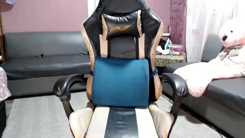 Snapshot of urasian_newra chatting on February 23, 2025, 6:56 pm NEWRA ALLISON online show from February 23, 2025, 6:56 pm