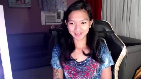 Snapshot of urasian_newra chatting on October 3, 2025, 8:50 pm NEWRA ALLISON online show from October 3, 2025, 8:50 pm