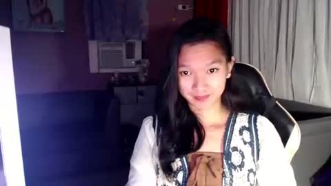 Snapshot of urasian_newra chatting on October 9, 2025, 7:23 pm NEWRA ALLISON online show from October 9, 2025, 7:23 pm