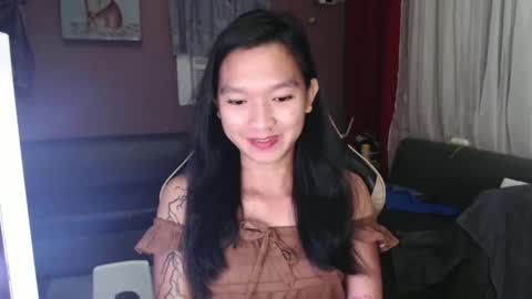 Snapshot of urasian_newra chatting on October 18, 2025, 8:09 pm NEWRA ALLISON online show from October 18, 2025, 8:09 pm