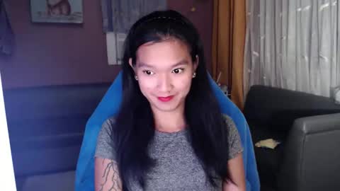 Snapshot of urasian_newra chatting on October 31, 2025, 8:10 pm NEWRA ALLISON online show from October 31, 2025, 8:10 pm