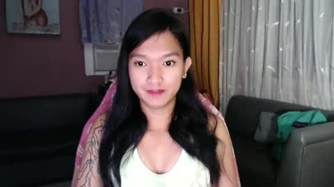 Snapshot of urasian_newra chatting on December 14, 2025, 8:02 pm NEWRA ALLISON online show from December 14, 2025, 8:02 pm