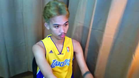 Snapshot of urasiancumboix2 chatting on June 5, 2026, 10:15 pm urasiancumboix2 online show from June 5, 2026, 10:15 pm