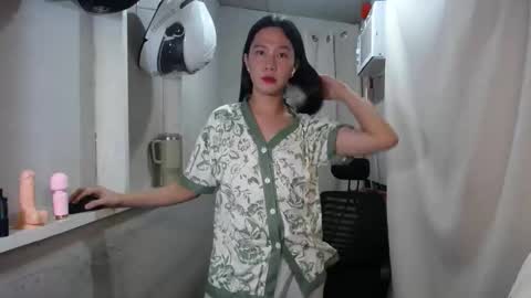 Erika online show from November 6, 2025, 3:57 pm