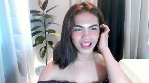 Snapshot of urbaby_anthony chatting on June 25, 2026, 5:23 am urbaby_anthony online show from June 25, 2026, 5:23 am