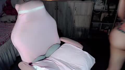 Snapshot of urbabymonica chatting on October 21, 2025, 12:44 am MONICA DEMONYETA online show from October 21, 2025, 12:44 am