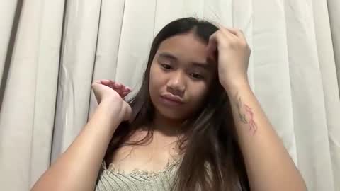 Urbbgurl lynxx  online show from May 7, 2026, 2:44 pm