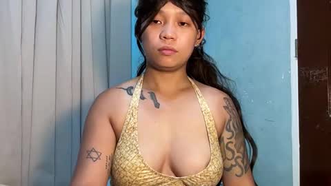Urbbgurl lynxx  online show from May 12, 2026, 5:15 am