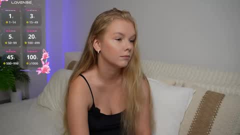 Ksenia Pterson online show from September 17, 2025, 2:46 am