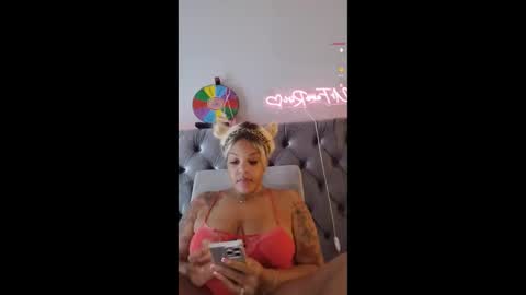 urfaveriri online show from October 16, 2025, 7:20 am