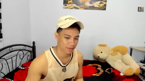 urfucker_vinz online show from May 3, 2026, 1:17 pm