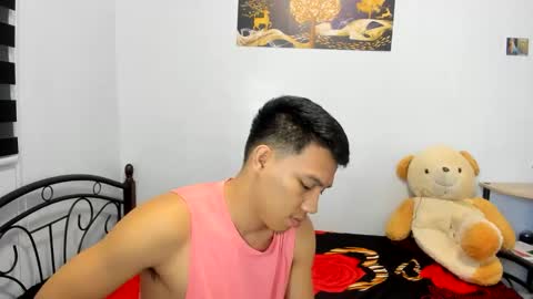 urfucker_vinz online show from May 5, 2026, 12:46 pm