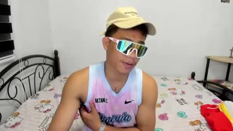 urfucker_vinz online show from June 16, 2026, 5:10 am