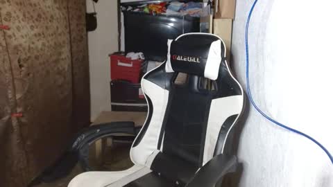 urfynestasian online show from October 27, 2025, 1:37 pm