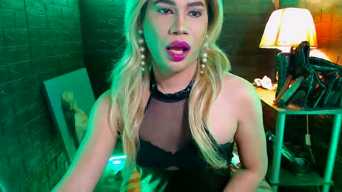 queen norelle online show from December 13, 2024, 1:26 am