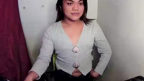 urhottie_bella online show from December 18, 2025, 7:03 am