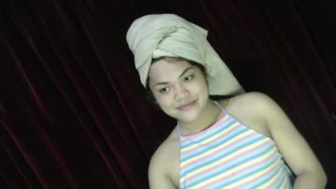 urhottie_bella online show from May 8, 2026, 9:14 am