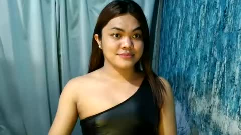 urhottie_bella online show from June 18, 2026, 2:45 am