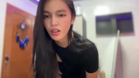 Amira online show from November 24, 2025, 5:51 am