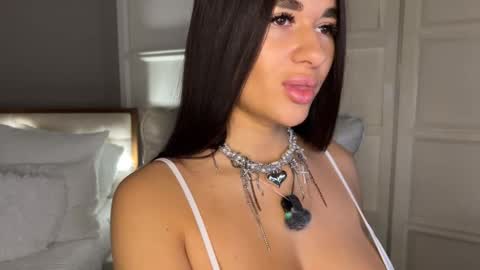 Snapshot of urlillshy chatting on October 21, 2025, 12:11 am Kristina online show from October 21, 2025, 12:11 am