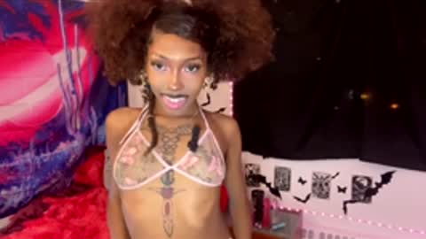 Snapshot of urlittledolly chatting on January 17, 2026, 5:01 am Dolly online show from January 17, 2026, 5:01 am