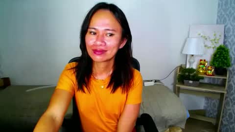 urlovely_che online show from October 15, 2025, 4:56 am