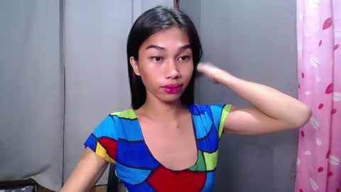 urloverjasmine_xx online show from June 14, 2026, 9:06 pm