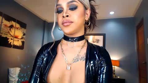 UrMajestyTyra online show from December 17, 2024, 2:55 am