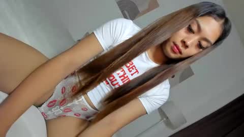 Snapshot of urnightmarexoxo chatting on December 26, 2024, 12:59 pm urdreamgirlxoxo online show from December 26, 2024, 12:59 pm