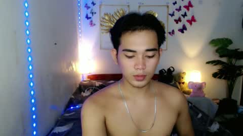 urpinoy_cummer online show from April 18, 2026, 2:32 pm