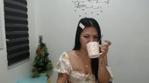 hi im kim online show from December 11, 2024, 1:05 am