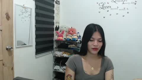 hi im kim online show from December 29, 2024, 12:34 pm