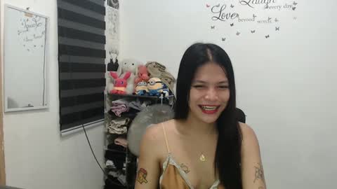 hi im kim online show from January 7, 2025, 3:44 pm