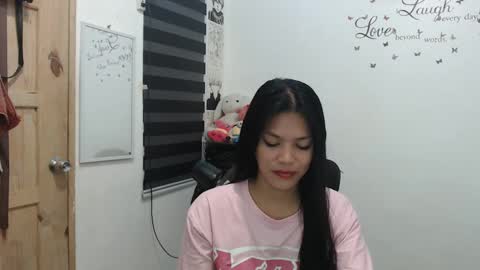 hi im kim online show from January 27, 2025, 11:43 am