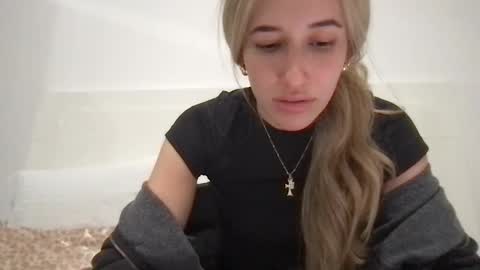 urprincessxox online show from December 14, 2025, 3:34 am
