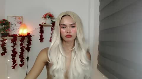 Snapshot of ursandra_xx chatting on February 13, 2025, 7:31 pm ursandra_xx online show from February 13, 2025, 7:31 pm