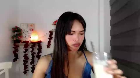 Snapshot of ursandra_xx chatting on March 3, 2025, 8:11 pm ursandra_xx online show from March 3, 2025, 8:11 pm