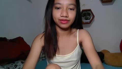 Snapshot of urshamegirl4you chatting on May 1, 2026, 2:27 am Your LUNA online show from May 1, 2026, 2:27 am