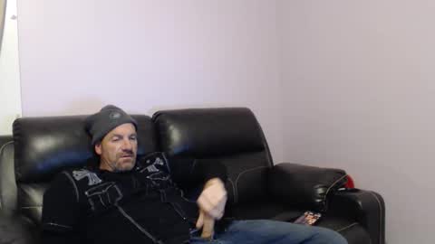 urslav75 online show from December 14, 2025, 11:37 am