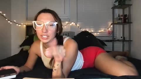 Snapshot of ursweetestlilly chatting on September 27, 2025, 1:43 am Lily online show from September 27, 2025, 1:43 am