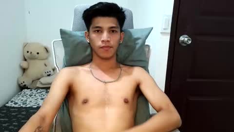 ursweetie_boy online show from April 14, 2026, 11:05 am