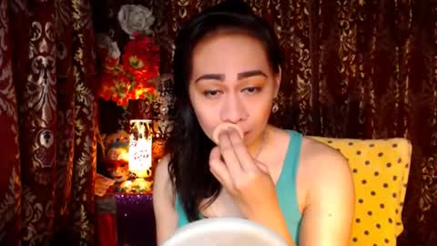 Snapshot of urtimelessbeauty chatting on December 12, 2024, 9:26 pm Merca online show from December 12, 2024, 9:26 pm