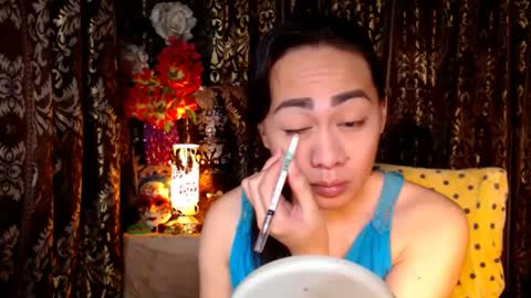 Snapshot of urtimelessbeauty chatting on January 11, 2025, 8:10 pm Merca online show from January 11, 2025, 8:10 pm