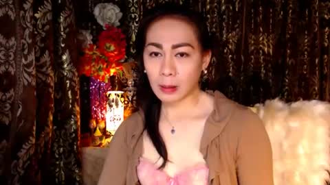 Snapshot of urtimelessbeauty chatting on February 1, 2025, 9:29 pm Merca online show from February 1, 2025, 9:29 pm