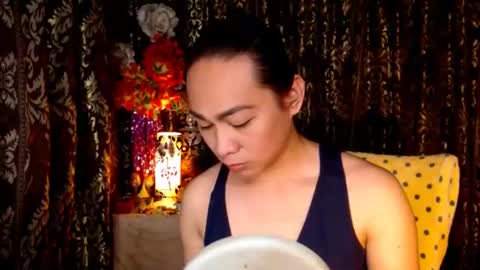 Snapshot of urtimelessbeauty chatting on March 11, 2025, 8:31 pm Merca online show from March 11, 2025, 8:31 pm