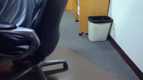 useemie online show from September 19, 2025, 10:32 pm