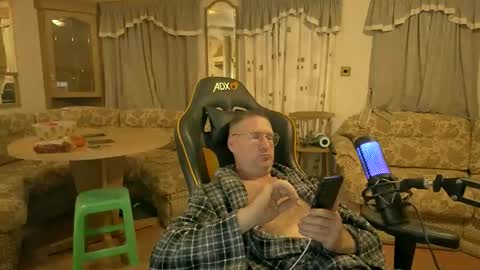 usernameuzer online show from September 15, 2025, 12:10 am