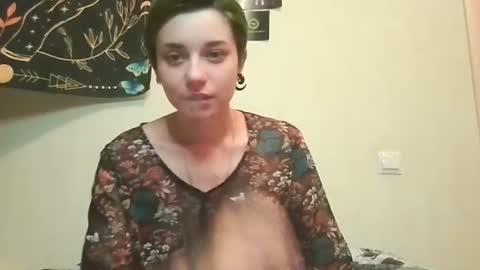 Snapshot of uwu_emmy chatting on August 8, 2026, 5:48 pm uwu_emmy online show from August 8, 2026, 5:48 pm
