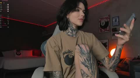 Snapshot of uwu_eva chatting on April 12, 2026, 3:22 am Eva online show from April 12, 2026, 3:22 am