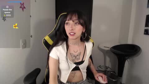 Snapshot of v1cky_ chatting on October 12, 2025, 11:15 pm v1cky_ online show from October 12, 2025, 11:15 pm